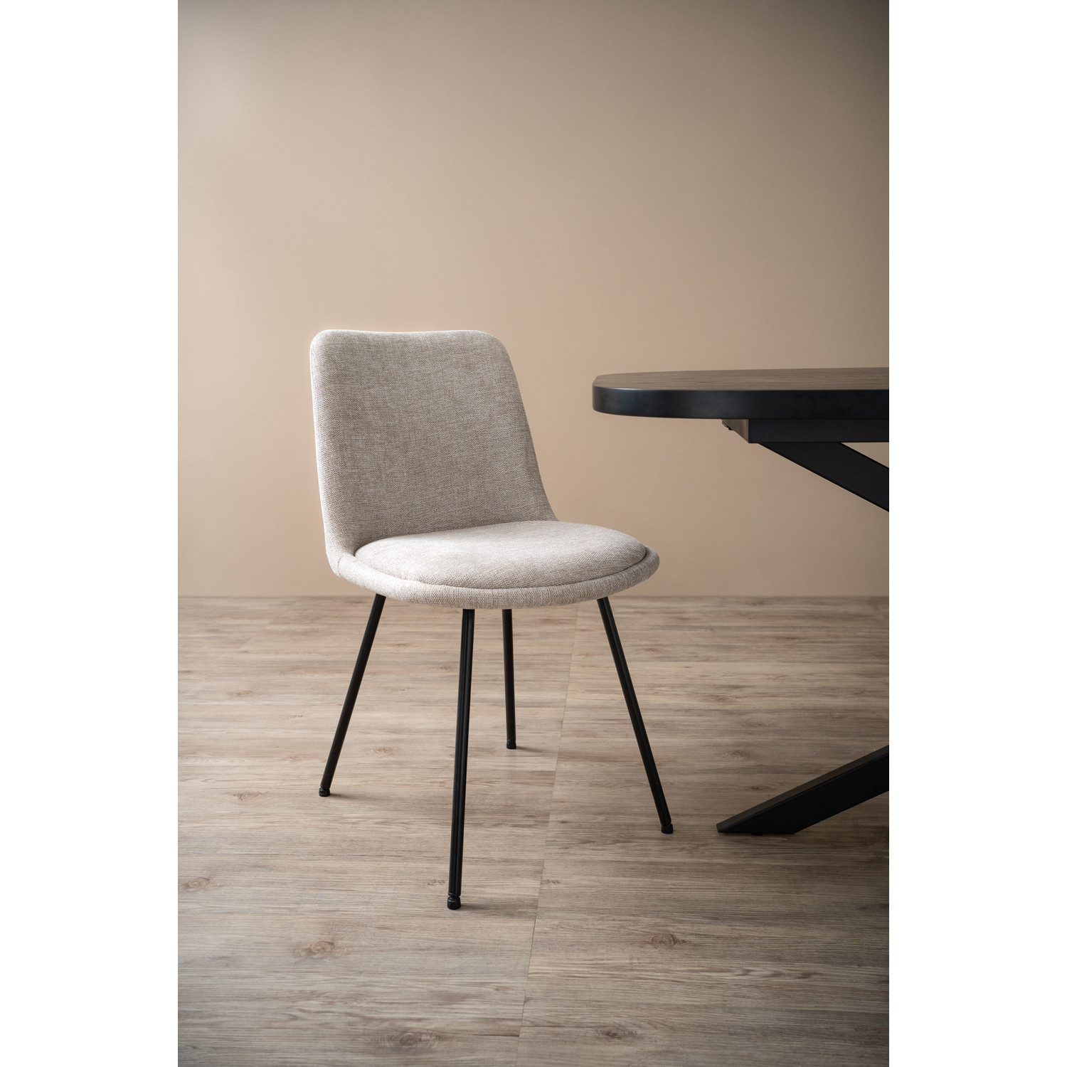 146151/241647 1+4 KURVA DINING TABLE WITH HEMI DINING CHAIR 146151/241647 1+4 KURVA DINING TABLE WITH HEMI DINING CHAIR